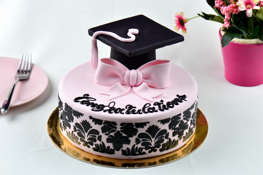 Apsveikuma e-kartiņa Izlaiduma torte meitenei